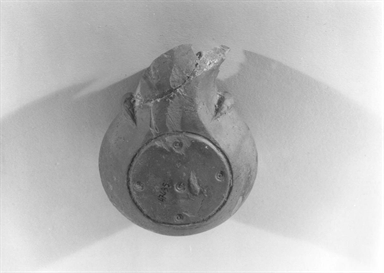 lucerna a volute con becco triangolare